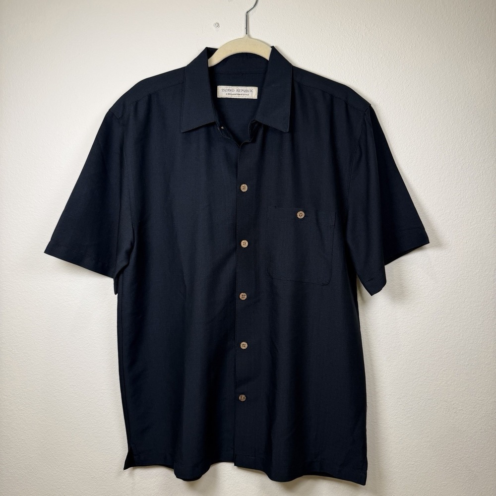 Island Republic Rayon Short Sleeve Button Shirt M Black Textured Old Money NWT
